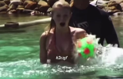 behind the scenes! . . . . #h2o #h2ojustaddwater #h2ojaw #nostalgia #behindthescenes