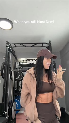 Always a vibe in the gym #fitness #gym #millenial #demilovato #fyp