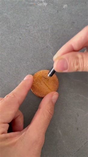 Crafting Chic: Transforming Avocado Pits Into Trendy Buttons!