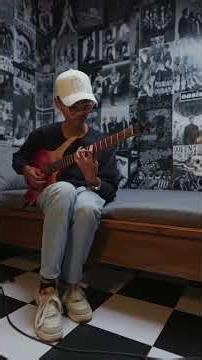 Fade to fire 🔥 SQOE SEIB995 Headless in Red Lava Fade #sqoeguitars #sqoe #seib995