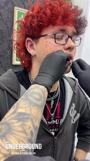 Vertical labret piercing