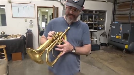 Charlie Porter plays a Raja upgraded Monette Flugel… double pedals to D over double C of effortless range! Charlie talks briefly about his flugelhorn and his table session. These are his first notes on the flugel after our Saturday afternoon session to get the last adjustment details dialed-in for constant pitch center. We think it’s working! 😂Check it out! 🌟🙏🏻 CharliePorterMusic dot com | David Monette Trumpets