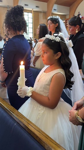 Que bonito tu bestido blanco mi niña #bestidoblanco #primeracomunion #firtscommunion #catholic #viral