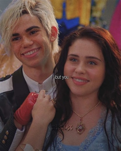 And then he got her a necklace 🥹 jarlos you mean everything to us | cc: me, scp: adamspacks | #descendants #carlosdevill #janedescendants #fyp #viral no copyright infringement intended!! descendants edit, jane and carlos edit, disney romance edits, jarlos edits, romance edits, aesthetic edits
