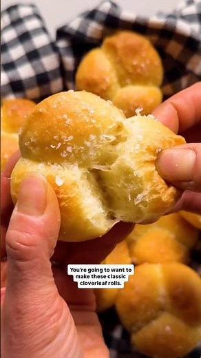 Get the recipe for Samantha Seneviratne’s Cloverleaf Rolls in the description! ☘️ #thanksgiving