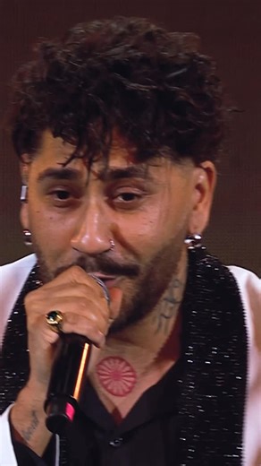 CONNECT-R on Instagram: "Ascultă puțin momentul live din concertul ARMONIE: Cum te-a făcut mama ta ❤️"