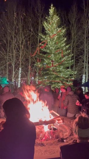 A glimpse of the second night of Big Sky’s annual Christmas Stroll, after Friday’s traditional stroll in the Meadow Village. 🎥: Jack Reaney and Taylor Kasa | Explore Big Sky