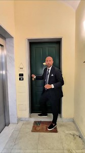 90 mq di terrazzo...stai già immaginando un aperitivo? Casa Bettini non è la solita casa. È la casa che ti farà dire "WOW!". Guarda il video fino alla fine per scoprirla tutta #gaiaimmobiliare #casabettini #pianezza #appartamentoinvendita | Gaia Immobiliare