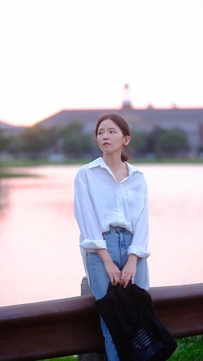 How to style with a blouse💕 which way do you like more? 🔗OOTD in my bio links. #fashionreel #outfitreel #koreanstyles #koreanfashionstyle #prefalloutfit #outfitideas4you #blousestyle #shirtstyle #blouseideas #whatiworetoday #thisorthat #howtowear | 90后懒人穿搭