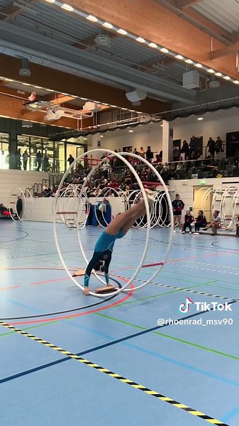 Leonie's Impressive Straight Line Routine in Wheel Gymnastics