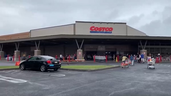 NYPD searching for suspects after fight over cart at Costco in Brooklyn