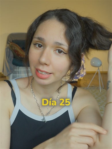 🎉 Hey language lovers! Ever struggled with those tricky 'que' and 'qui' in Spanish? 😝 👉 The 'U' in 'que', 'qui' is silent! 👉 It's pronounced like 'ke', 'ki'. 👉 Examples: Que, queso, quiero, quien, quince. 💡 Remember, the 'U' is only there to make the 'Q' sound like 'K'. Don't say 'cue' – it's 'ke'! Is your mind blown? 🤯 Stick with me for 100 days of Spanish tips. You've got this! 🙌 ✅ Save this TikTok if you're learning Spanish! #FerRealSpanish #LearnSpanish #LanguageHacks #LanguageLearni