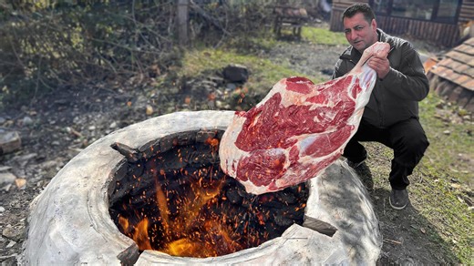 Cooking a 20 kg beef leg to feed the whole village!