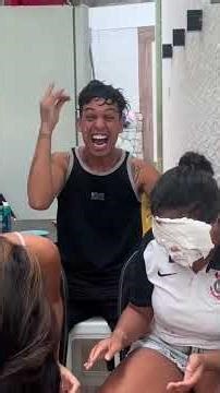 TORTA NA CARA DA AMIGA