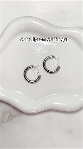 You found us! We make comfy clip-on earrings that look like real piercings and don’t hurt at all! We make all your favorite earring styles including hoops, studs, dangles, and ear cuffs in gold, silver, and rose gold 🤍 #earrings #cliponearrings #clipons #cliponhoops #hypoallergenicearrings #nopiercingearrings #earcuffs