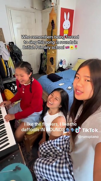 Nostalgic British Primary School Song: Daffodils