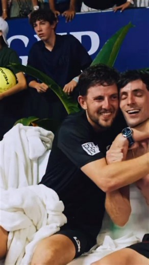 Álvaro Sánchez García on Instagram: "Mike Yanguas y Franco Stupaczuk se unen para la temporada 2026. Estos son los motivos que han podido llevar a que los dos jugadores tomen la decisión de retomar un proyecto que ya tuvo cabida a finales de 2024. Partirán como pareja número 3, una posición privilegiada de cara a los primeros torneos de la temporada. En su primera etapa, consiguieron un título en Egipto, que fue el primero de Yanguas. Fueron un hueso duro para Chingotto y Galán en aquel 2024, do