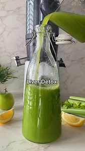 This juice supports the liver in performing its natural cleansing and detoxification processes 🌿🍋 Cilantro is a key ingredient in this recipe, a herb traditionally used to help the body cleanse itself of heavy metals and toxins. Recipe: 1 cup cilantro 6 stalks celery 1 cucumber 2 granny smith apples 1 lemon 1 inch ginger #liverdetox #liverhealth #detoxdrink #livercleanse #detox | Tina Wellness