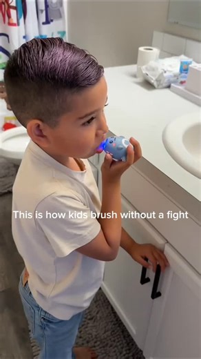 Approved by dentists for safe and gentle brushing — HappyBrush makes teeth cleaning fun & easy for kids in just 60 seconds, with ultra soft silicone bristles that protect gums 30-day money-back guarantee ✅ Selling fast, parents are loving it Free Shipping! Grab yours now before they sell out 🦷 | Happybrush.shop