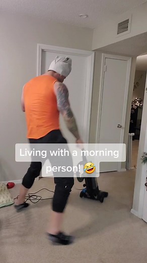 Living with a morning person!! 🤣 #trending #frunny #comedy #fyp #couples #WildAnimals #christmas