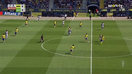 Arouca, Jogada, Barbero, 17mRemate defendido em direção ao centro da baliza. Barbero remate com o pé direito no coração da área. Assistência de Pablo Gozálbez.#LigaPortugalBetclic #VSPORTSLPBETCLIC #EPOCA2526 #JORNADA30 #FCACFEA #FCA #CFEA