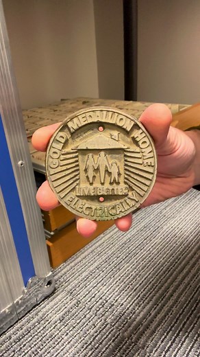 Flashback to the 1950s! Have you ever heard of The Gold Medallion Electric Home Campaign? It was an extremely successful nationwide campaign led by General Electric and Westinghouse corporations! Back in the post-World War 2 era, utility companies were racing to meet the surging demand for electricity. Homes were awarded prestigious Medallions for their commitment to embracing the electric lifestyle. To earn the coveted Live Better Electrically Medallion emblem, a house had to be fully powered b