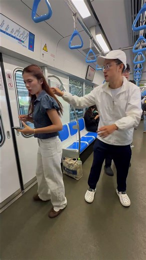 She wasn't even looking ahead [ONEKINDMAN] #onekindman #kindness #respect #help