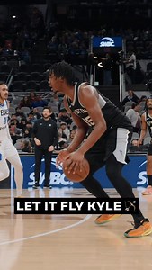 It’s raining in the Frost Bank Center☔️ | Austin Spurs