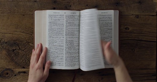 Watch ESV Spanish/English Parallel Bible ﹙La Santa Biblia RVR 1960 / The Holy Bible ESV, TruTone, Brown﹚ on Amazon Live