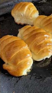 CROISSANTS AT HOME