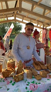 FESTIVAL "RUSSIAN FIELD" IN MOSCOW🎉🌾 The annual “Russian Field” festival is the largest celebration of culture and traditions in Russia, bringing together craftsmen, artists, and guests from all corners of the country. Here you can see folk dances, listen to songs, taste national cuisine, and visit craft fairs🪗 The festive atmosphere brings history to life — from traditional costumes and ancient rituals to modern interpretations of Russian culture. It’s a place where the past and present meet