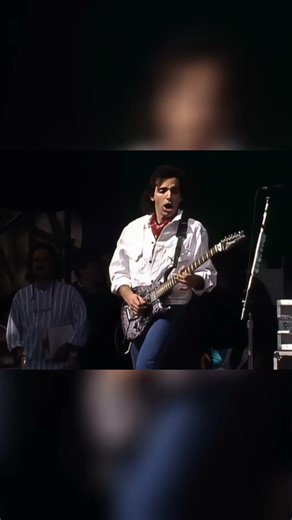 Joe Satriani performs 'Surfing With The Alien' 🙌🏻