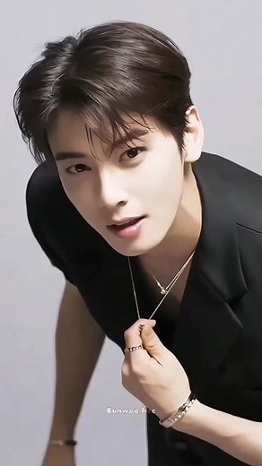Cha Eunwoo Body: Muscular Features and Charming Physique Revealed