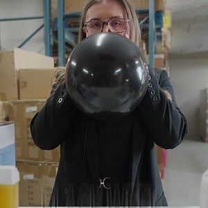 BLACK WEEK MÅ GERNE VÆRE LIDT SJOVT! 🎈 Hos Insight Cosmetics tager vi Black Week seriøst… men ikke for seriøst! 🫢 Vi fejrer med Black Week med: 🖤 Køtilbud - vanvittige tilbud på bestsellers 🖤 Op til 70% rabat på mere end 600 produkter! Skynd dig – de bedste deals forsvinder hurtigt! 📦🪽 🔗 Skynd dig og mis ikke at shoppe dine favoritter her: https://hubs.li/Q02ZjvGs0 #blackweek #insightcosmetics | Insight Cosmetics A/S