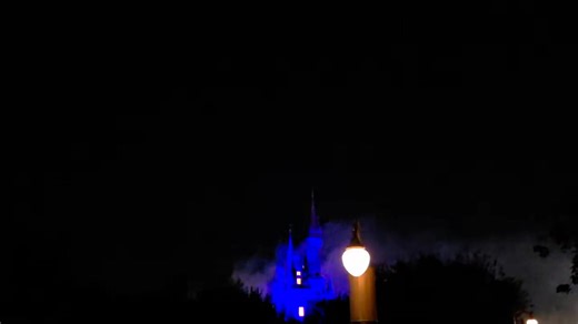 HAPPY NEW YEAR! 2026 Magic Kingdom fireworks to bring in the year. No projections just fireworks. You can see these fireworks on the 30th and 31st 2 times a night. 7.30pm and 11.50pm | DisneyFamilyMadness