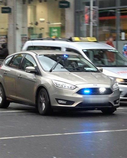 Garda Unmarked Ford Focus responding down Westmorland Street, Dublin City Centre #fyp #dublingarda #garda #dublin #gardai