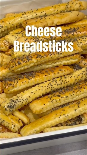 These Cheese Breadsticks Are So Good You’ll Eat Them All!