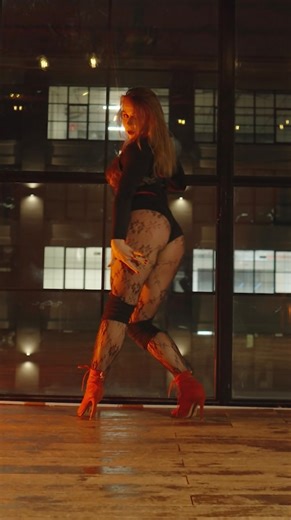 DANCE CLASSES NYC | HIGH HEELS STRETCHING WITH ANA on Instagram: "My choreography “Me and the Devil” with a freestyle at the end ❤️‍🔥 I loved creating this piece for my October Heels Course. It was meant to be an easy, slow combo… but once I saw what my beginner students were capable of, I couldn’t resist making it more interesting🔥 In my courses, we learn and refine high heels foundations and one 1.5-minute choreography over 3 weeks (6 classes total), and every student gets video tutorials af