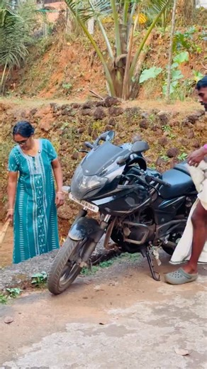 athulraj on Instagram: "ജോലി നോക്കുന്ന ഫ്രണ്ട്സ് ന് വേഗം അയച്ച് കൊടുക്ക് ✌️"