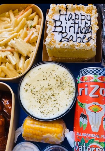 🎊Our Birthday Box can be done in many different ways. Send us a WhatsApp msg at 8769194848 to order or for inquiries #birthdaybox #foodbox #Foodie