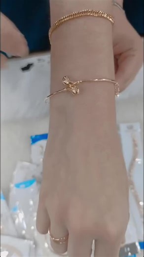 Gelang Titanium Model Terbaru dengan Desain Menarik