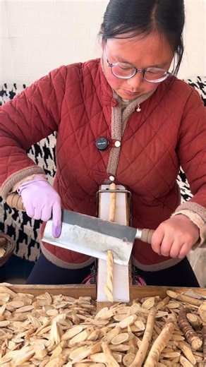 Cleaver Sharpness Test Cutting Hard Wood 🔥#shorts