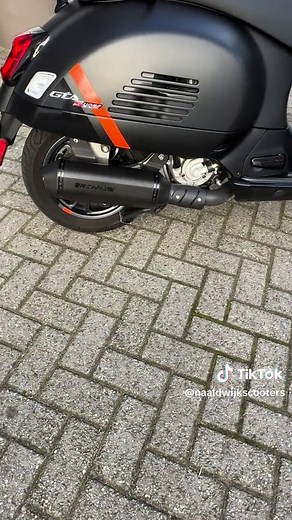 VESPA GTS 300 SUPERSPORT x BEON B707 STRATOS x IRIDIUM VISOR 🔥💨💣 #vespa #naaldwijk #beon #motorscooter