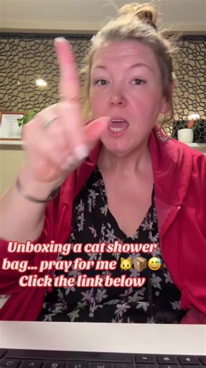 Bath time without the battle 😼🛁 This cat bath mesh bag makes washing your kitty safer, calmer, and scratch-free. Less stress for them, peace of mind for you. Tap to shop 🛒✨ #catsoftiktok #bathtime