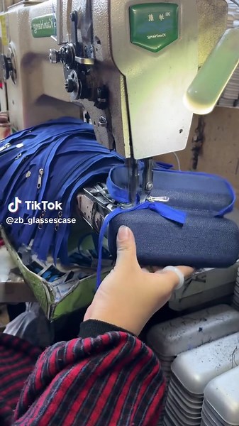 In need of trustworthy eyeglass case manufacturers? Our factory provides top-notch quality and competitive rates. Get in touch to explore your options!
