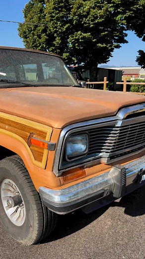 ‘85 Jeep Grand Wagoneer 5.9 V8 EFI SNYPER installed. This Jeep is arrived some weeks ago at the garage. We sell it as it is now for 8.500 euro, or we can restore it for the new buyer. This is lifted with a 4.5” kit 33” tires. Running and driving good. | Mr.Wagoneer Full Size Jeep Restoration