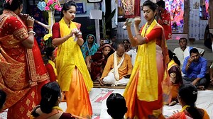 দুই সখী করতাল বাজিয়ে মাতিয়ে দিল যে | Daily Collection