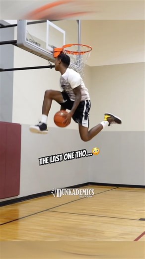 5’11” Tyler Currie Insane Dunks