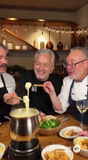 Ultra creamy homemade cheese fondue 🧀 Quick and easy recipe