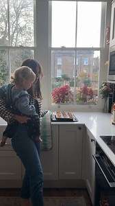 👶 full RECIPE 👶 POV it’s 30min till school pick up and you have no decent snack for your hungry 4 years old! Let’s make apple & carrot oat honey muffins with pumpkin seeds. Recipe in the video and bake for 15/17min at 200C fan oven 🤌 #frenchfood #kidssnacks #healthysnack #londonmums | Manon' s Little Kitchen